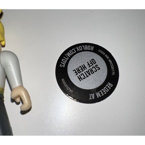 Roblox Celebrity Collection Series 3 Action Figure Stylz Salon VIP Stylist Code - Picture 4 of 4